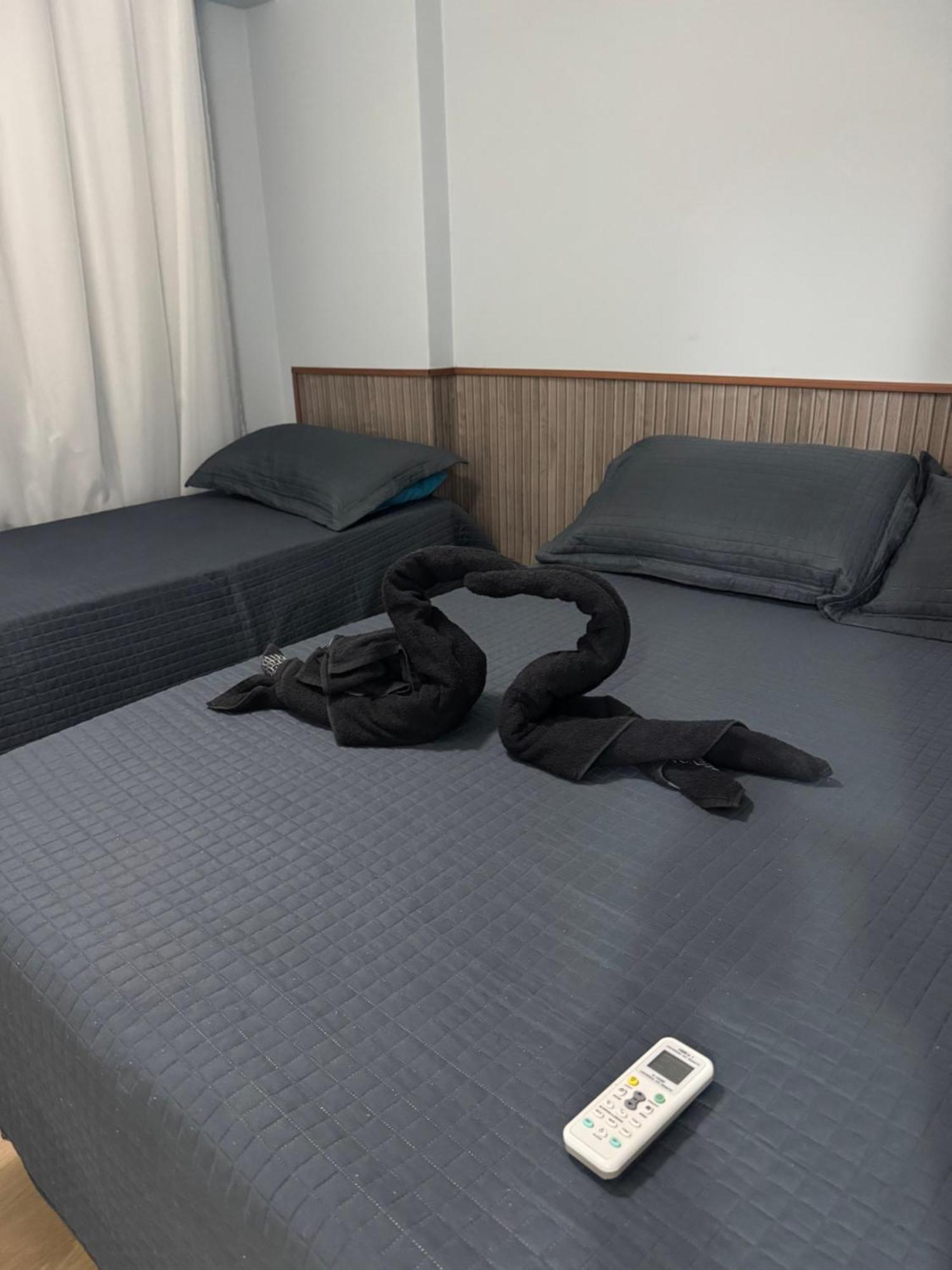 Apartamento Pé Na Areia Balneário Camboriú! Av. Atlântica.
